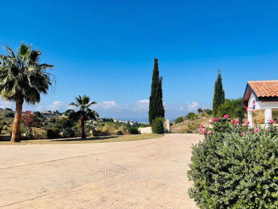 Bungalow For Sale  in  Armou