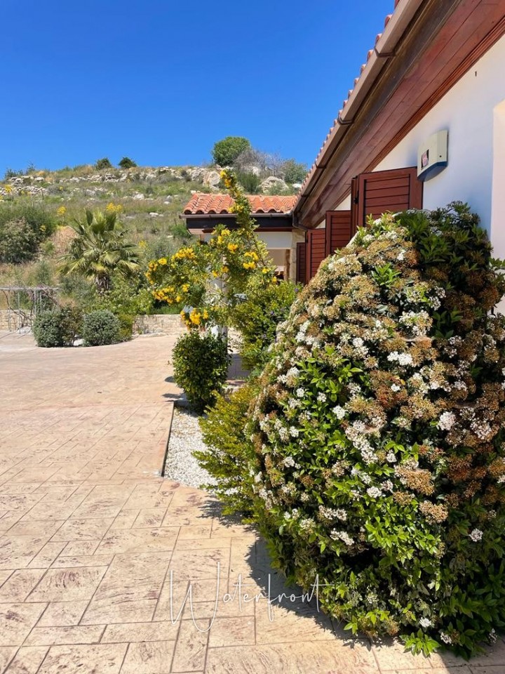 Bungalow For Sale  in  Armou