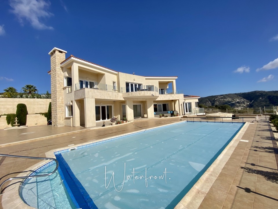 Detached Villa For Sale  in  Akoursos
