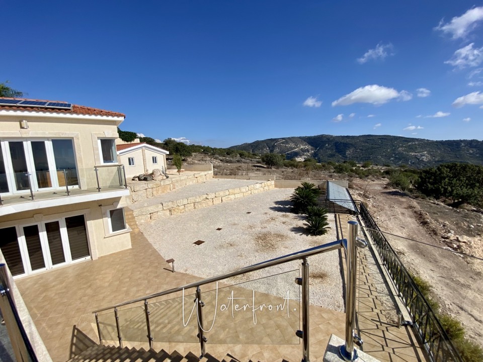 Detached Villa For Sale  in  Akoursos
