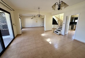 Penthouse For Sale  in  Kato Paphos