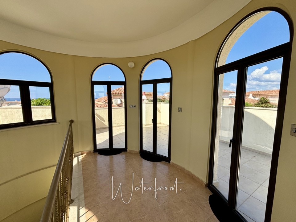 Penthouse For Sale  in  Kato Paphos