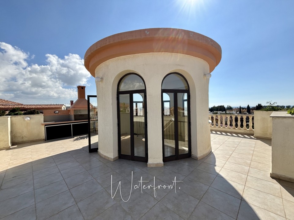 Penthouse For Sale  in  Kato Paphos