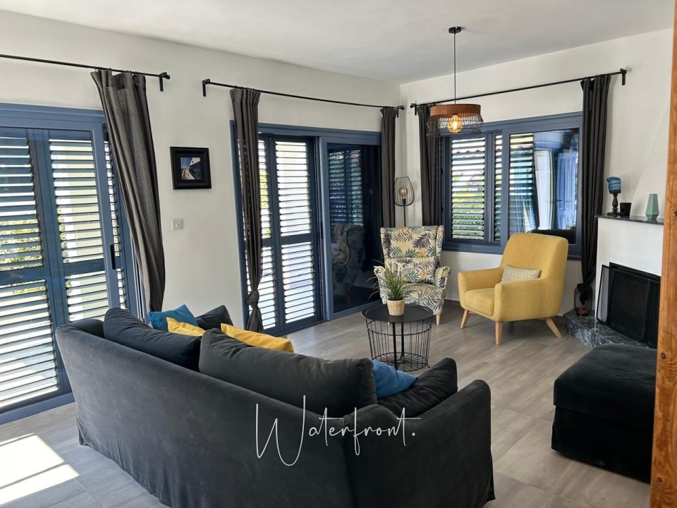 Detached Villa For Sale  in  Coral Bay