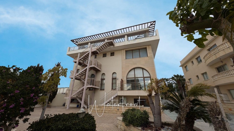 Building For Sale  in  Tombs of the Kings