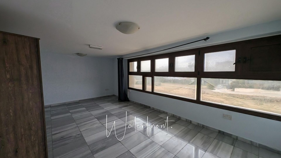 Building For Sale  in  Tombs of the Kings