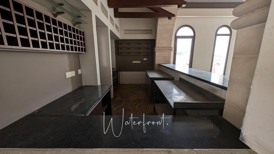 Building For Sale  in  Tombs of the Kings