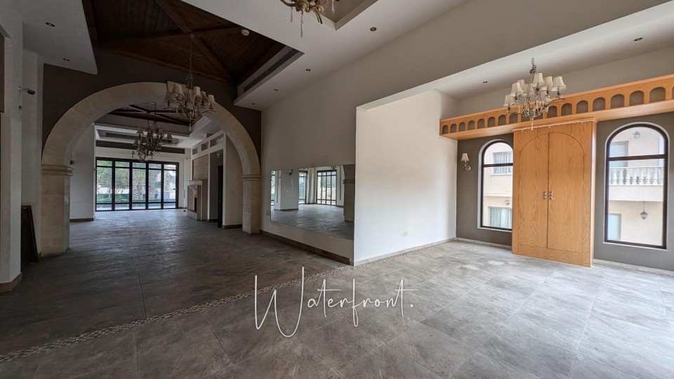 Building For Sale  in  Tombs of the Kings