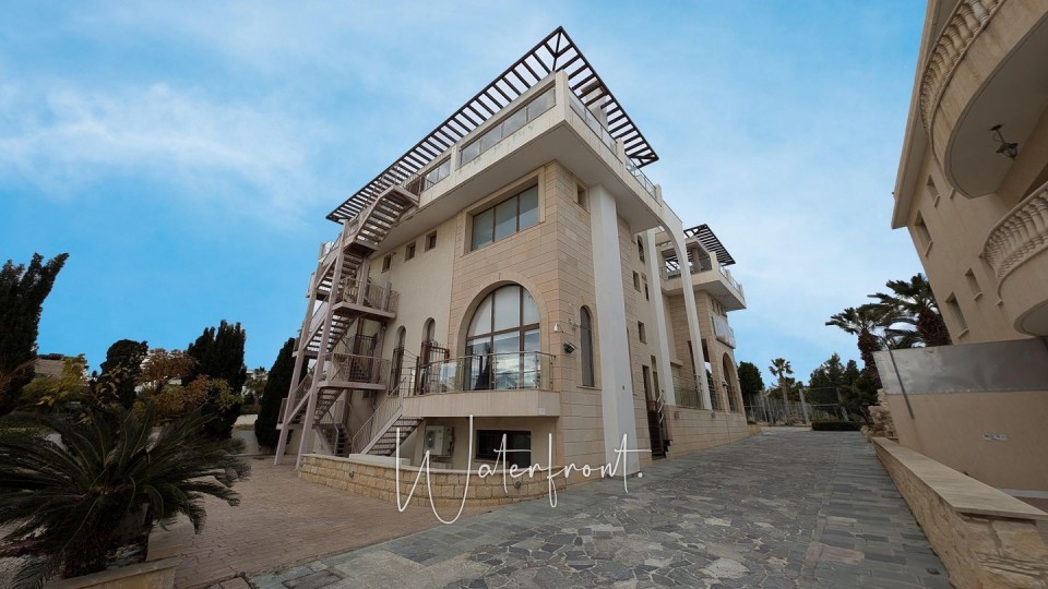 Building For Sale  in  Tombs of the Kings