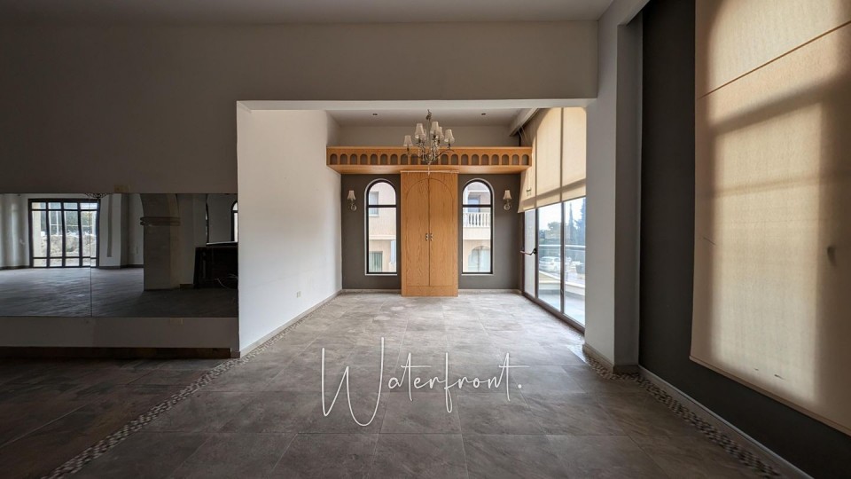 Building For Sale  in  Tombs of the Kings