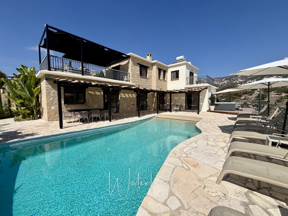 Detached Villa For Sale  in  Peyia