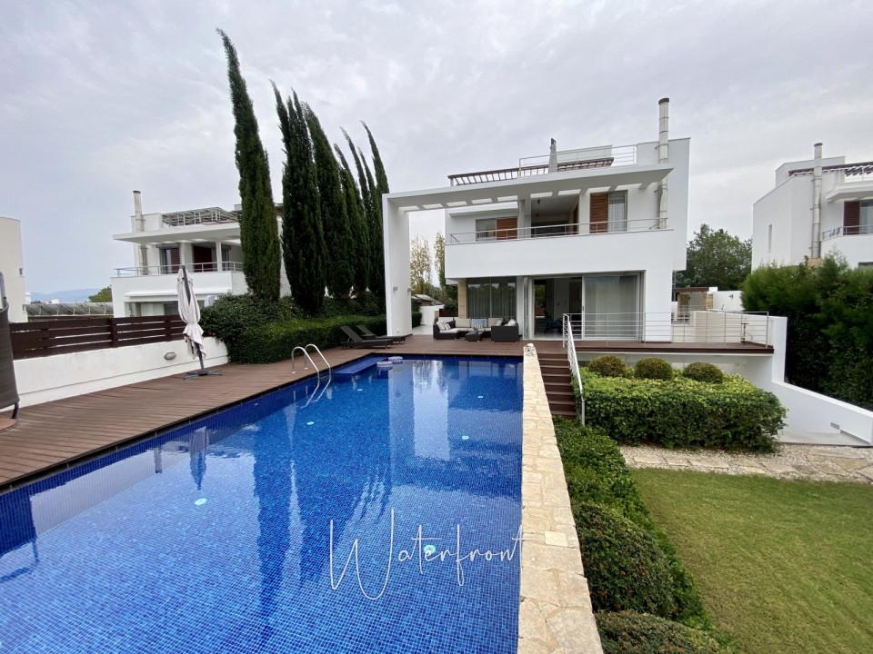 Detached Villa For Rent  in  Latchi