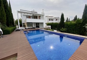 Detached Villa For Rent  in  Latchi