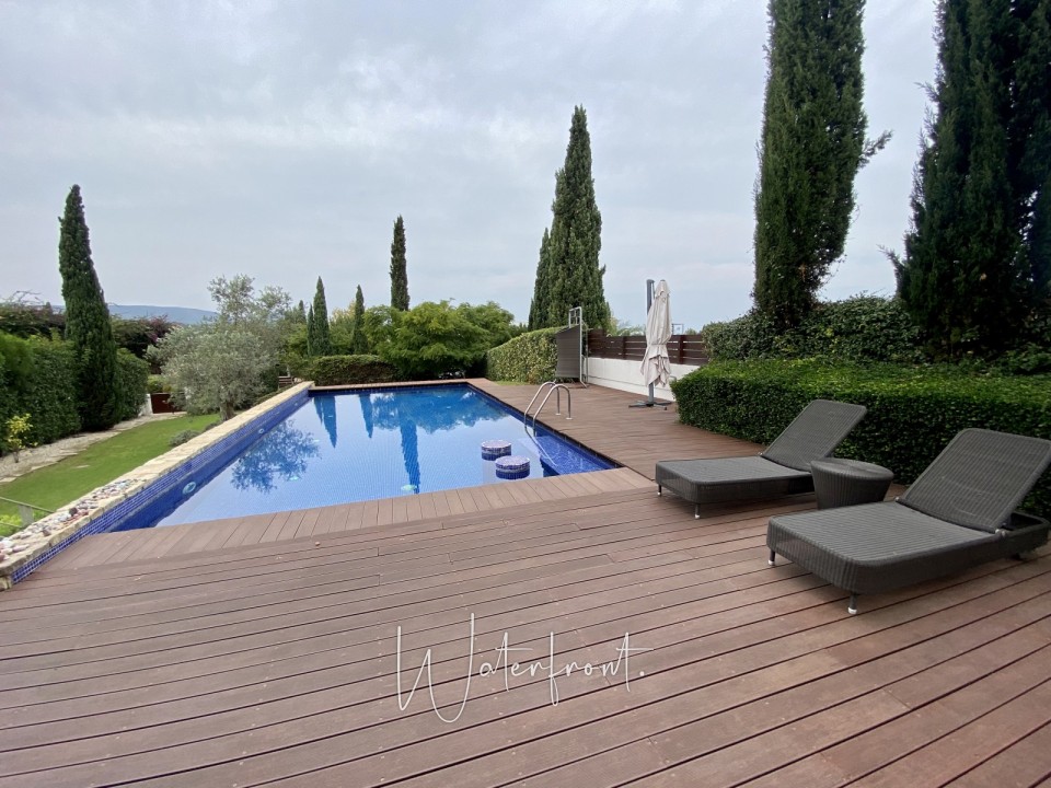 Detached Villa For Rent  in  Latchi