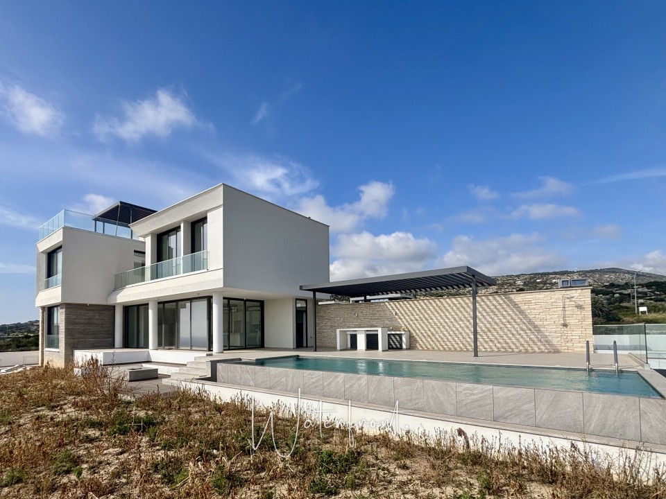 Detached Villa For Sale  in  Peyia