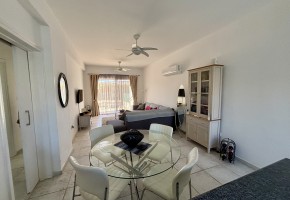 Apartment For Sale  in  Tombs of the Kings