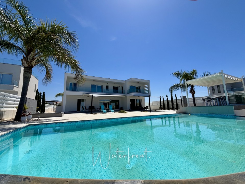 Detached Villa For Sale  in  Sea Caves - St.George