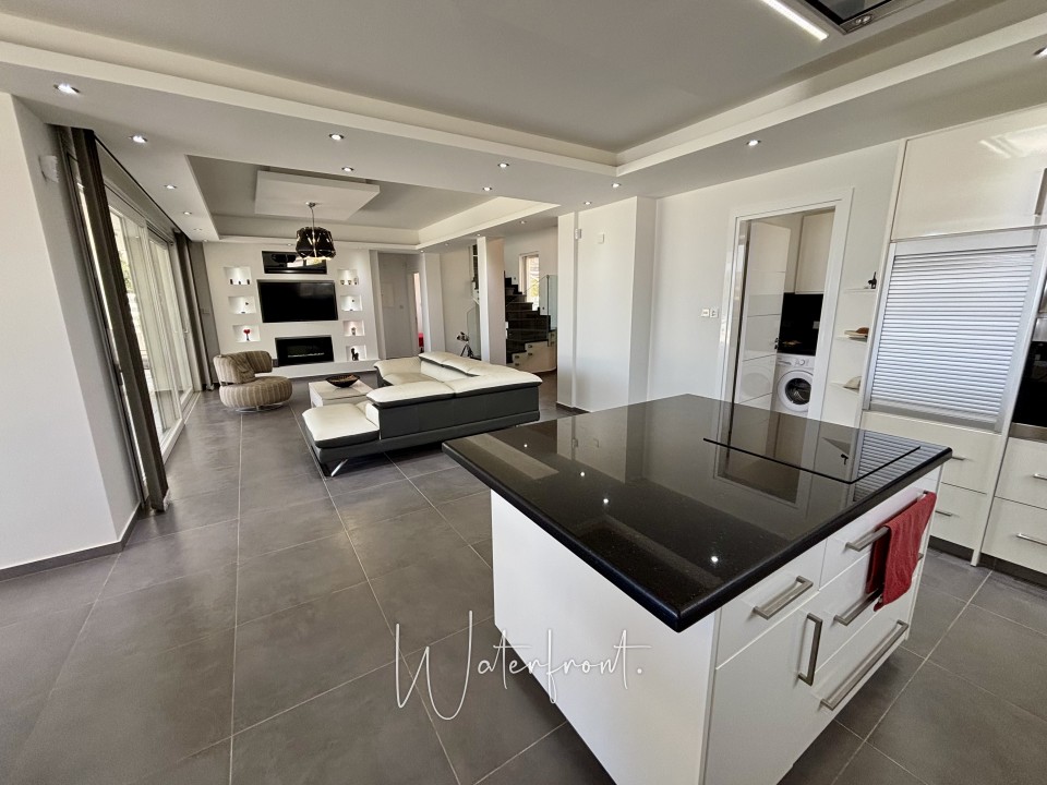 Detached Villa For Sale  in  Sea Caves - St.George