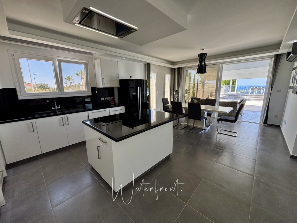 Detached Villa For Sale  in  Sea Caves - St.George