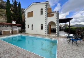Detached Villa For Sale in Peyia, Paphos - SL24299
