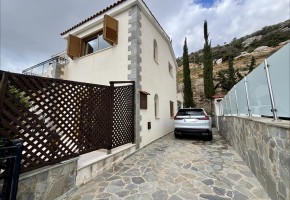 Detached Villa For Sale  in  Peyia