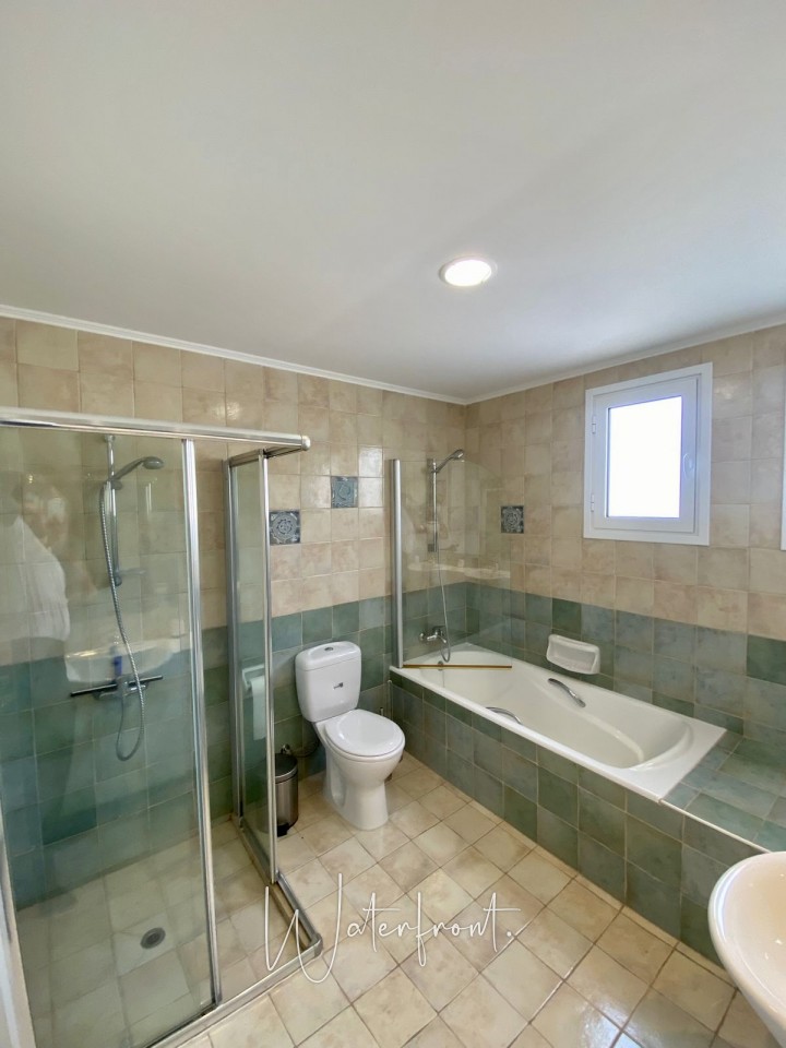 Detached Villa For Sale  in  Coral Bay