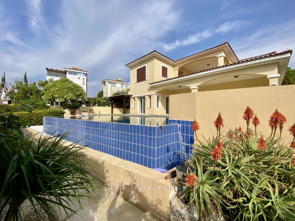 Detached Villa For Sale  in  Coral Bay