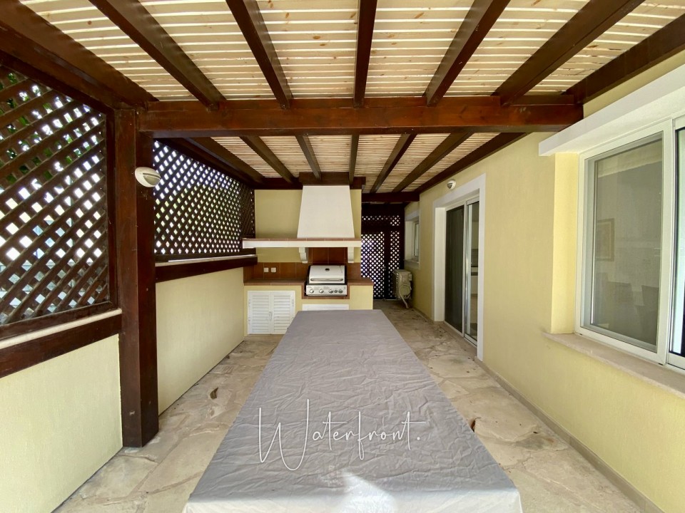 Detached Villa For Sale  in  Coral Bay