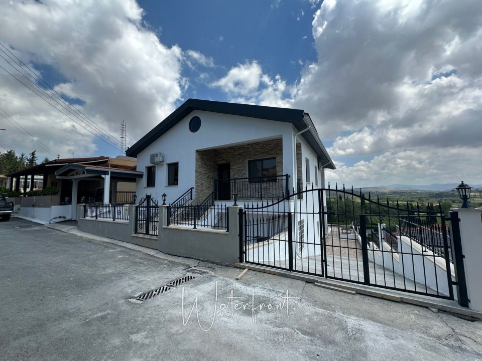 Detached Villa For Sale  in  Stroumpi