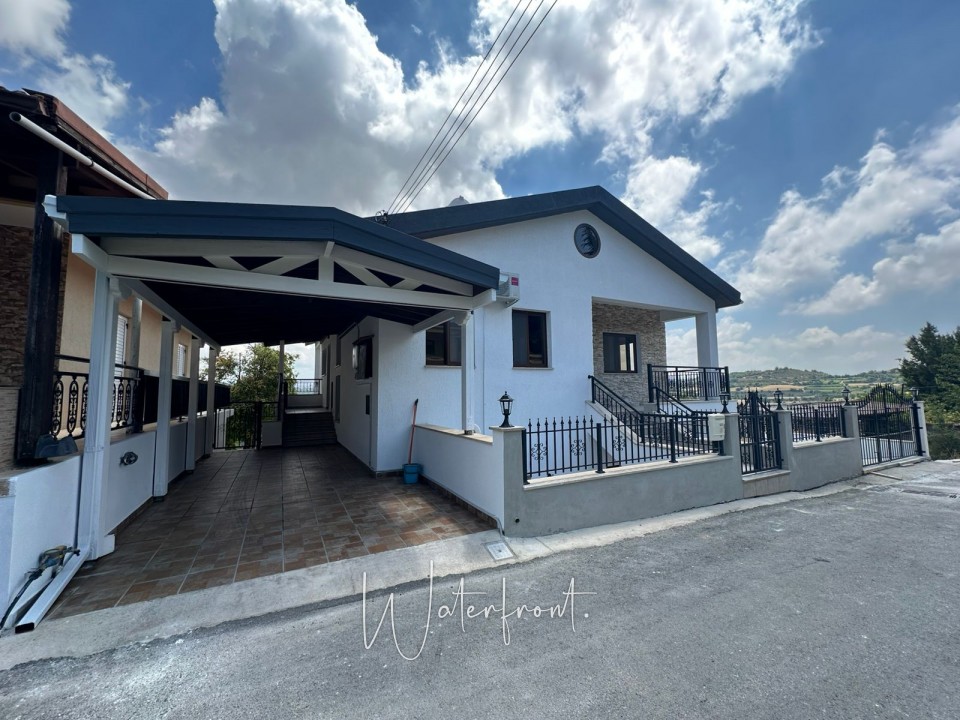 Detached Villa For Sale  in  Stroumpi