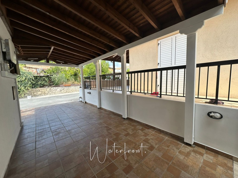 Detached Villa For Sale  in  Stroumpi