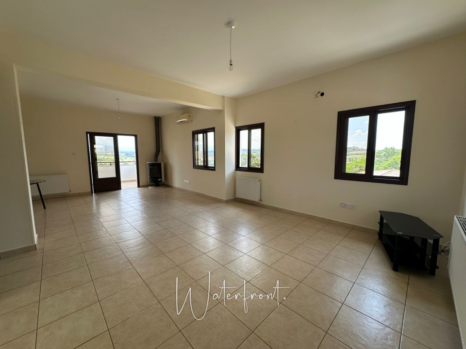 Detached Villa For Sale  in  Stroumpi