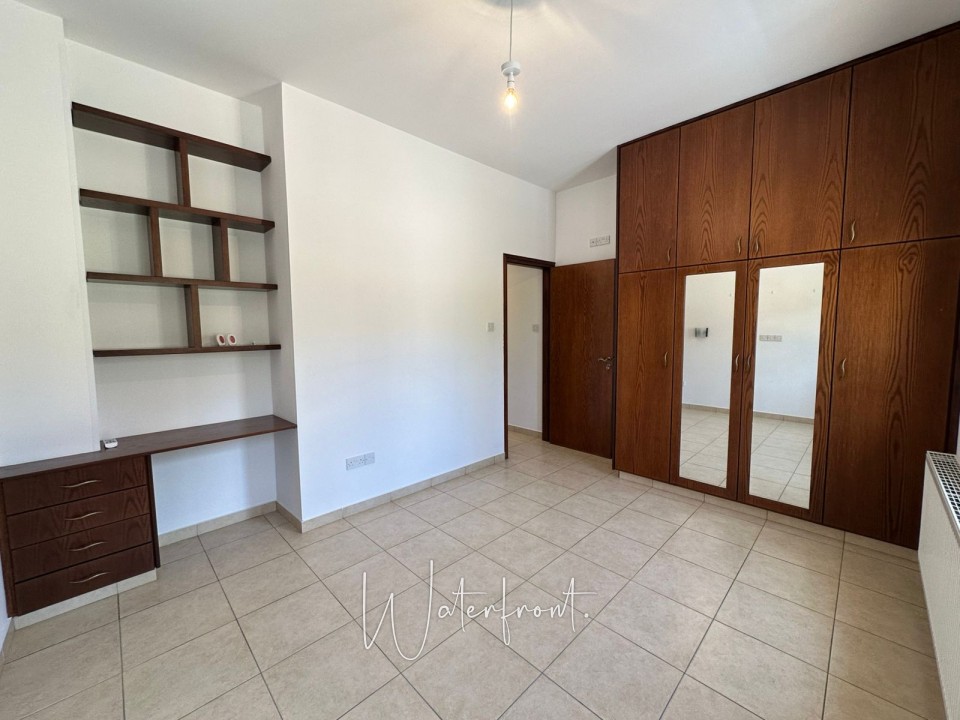 Detached Villa For Sale  in  Stroumpi