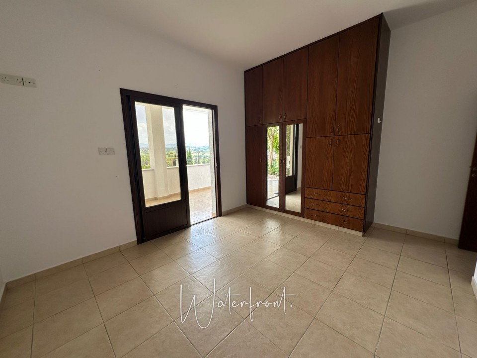 Detached Villa For Sale  in  Stroumpi