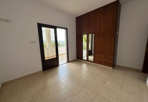 Detached Villa For Sale  in  Stroumpi