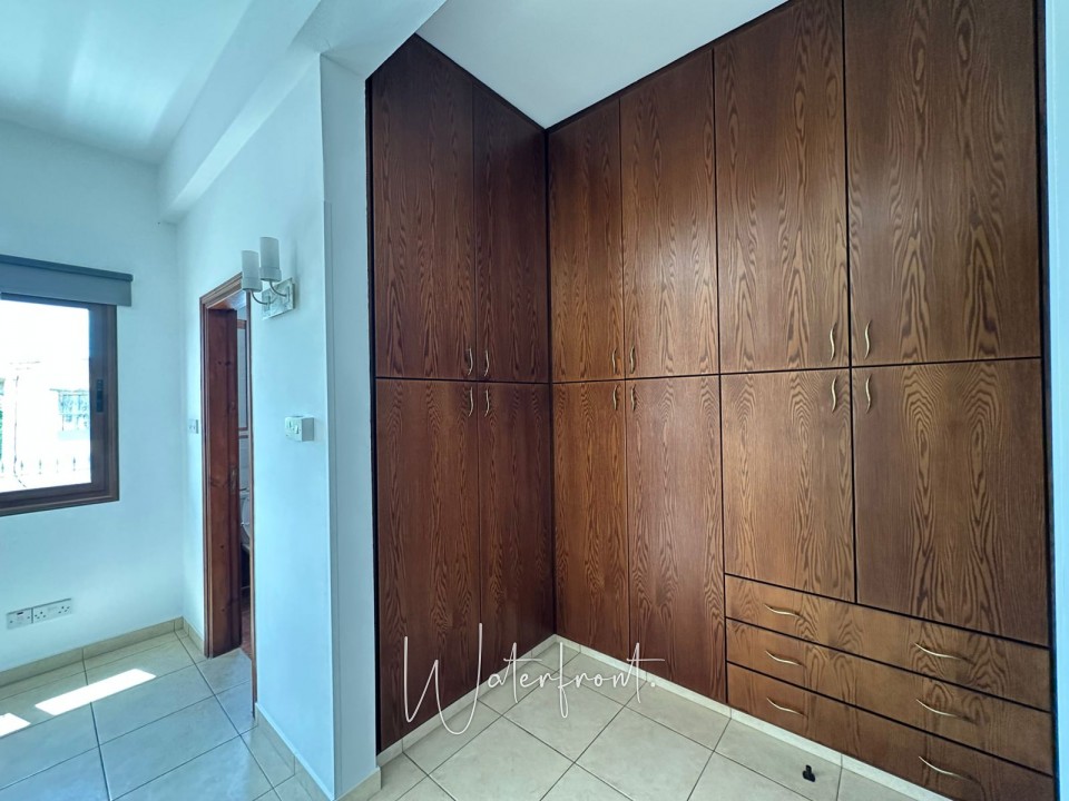 Detached Villa For Sale  in  Stroumpi