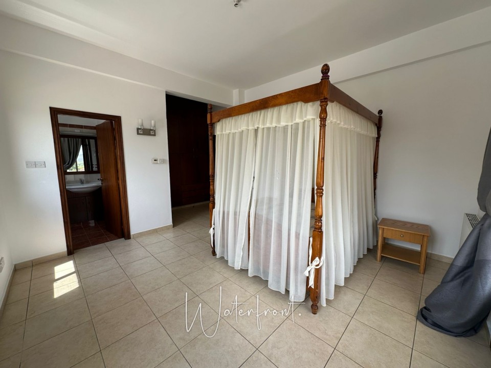 Detached Villa For Sale  in  Stroumpi