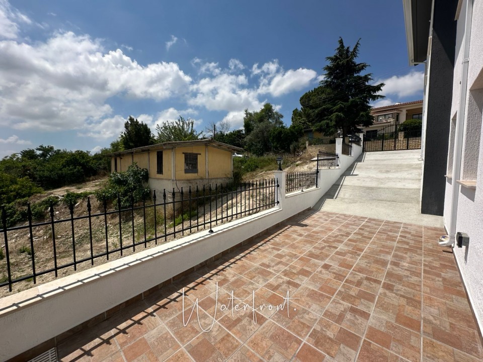 Detached Villa For Sale  in  Stroumpi