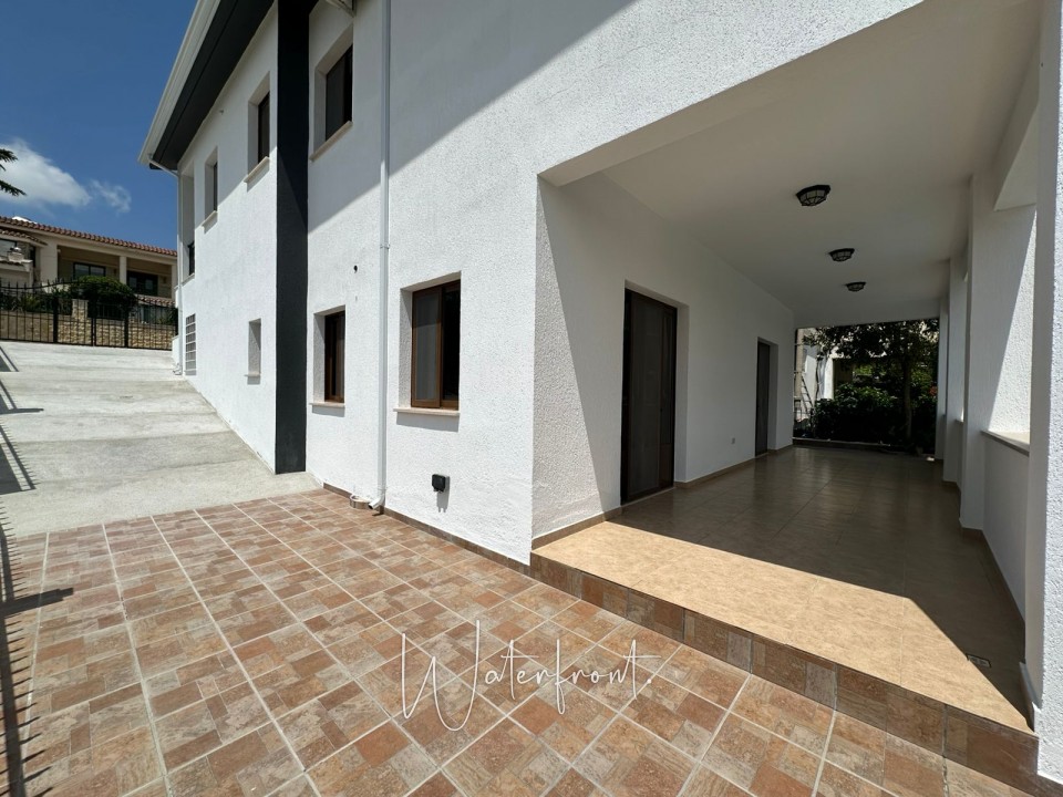 Detached Villa For Sale  in  Stroumpi