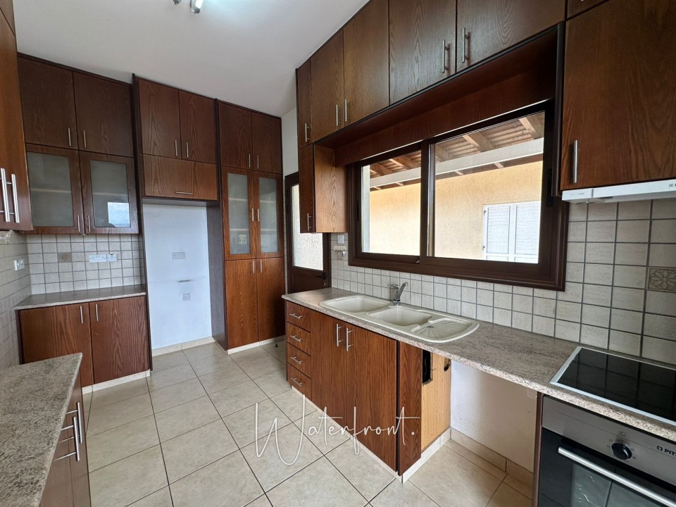 Detached Villa For Sale  in  Stroumpi
