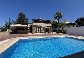 Detached Villa For Sale in Peyia, Paphos - SL24313