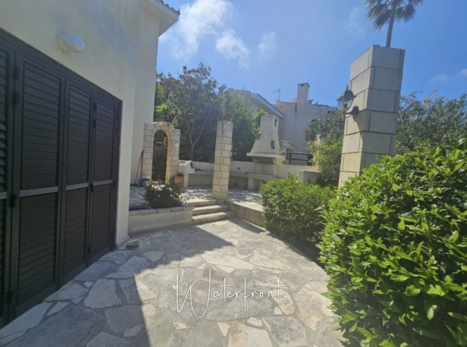 Detached Villa For Sale  in  Kamares - Tala