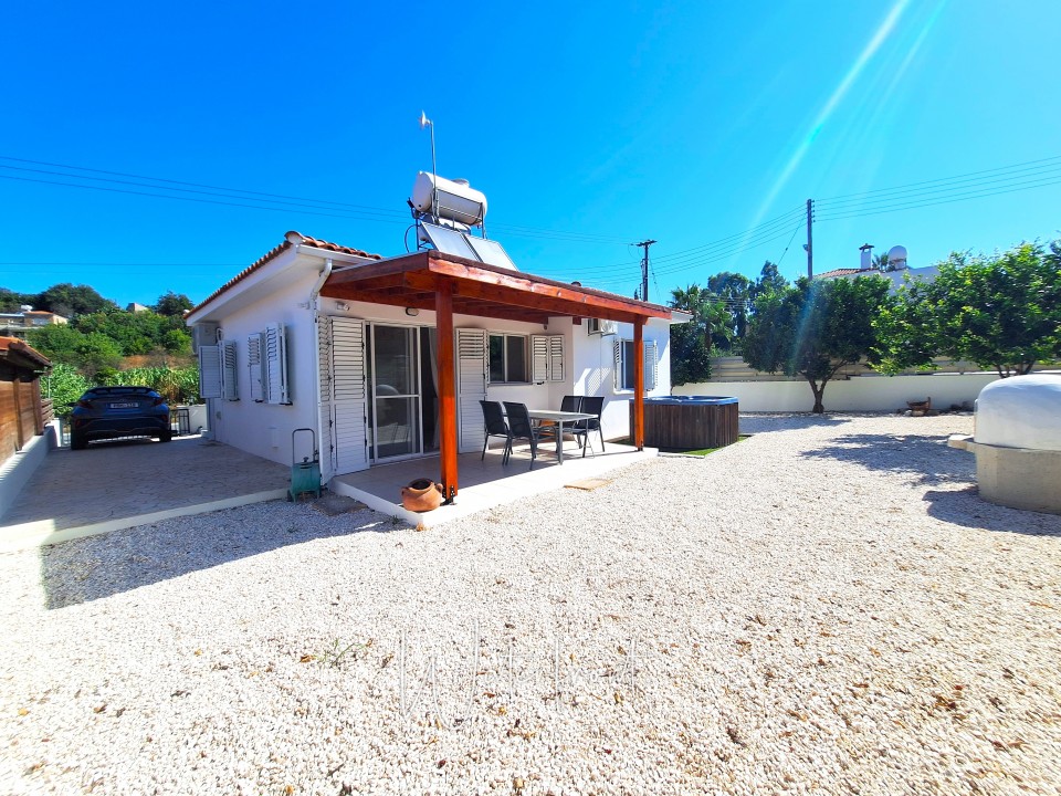 Bungalow For Sale  in  Polemi