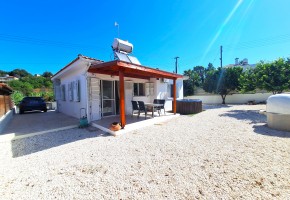 Bungalow For Sale  in  Polemi