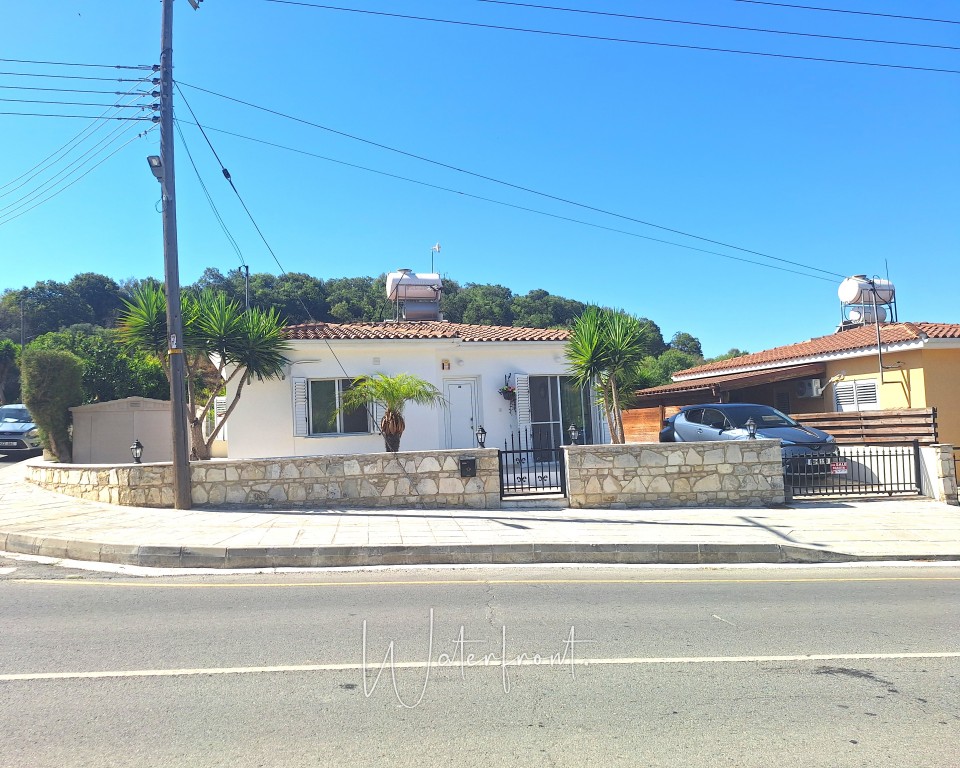 Bungalow For Sale  in  Polemi