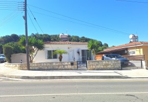 Bungalow For Sale  in  Polemi