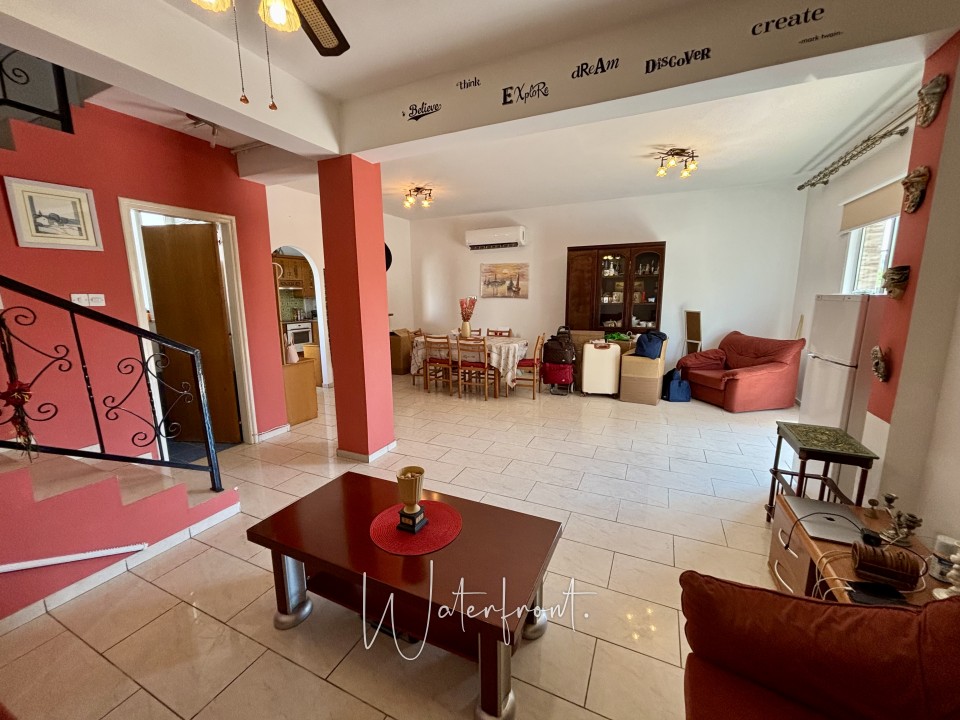 Detached Villa For Sale  in  Universal