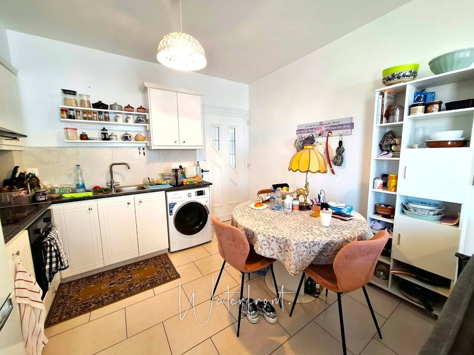 Apartment For Sale  in  Moutallos