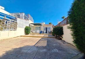 Bungalow For Sale in Chloraka, Paphos - SL24723