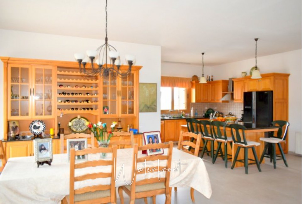 Bungalow For Sale  in  Sea Caves - St.George